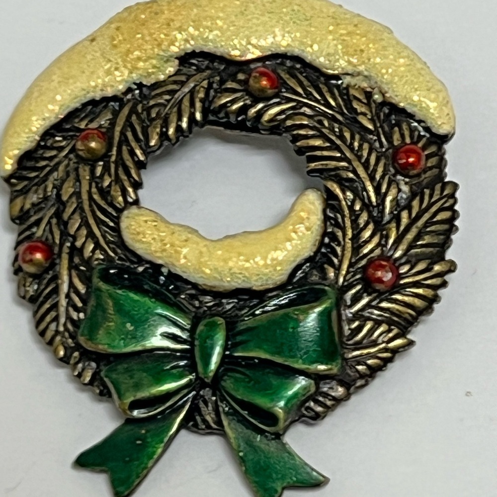 Wreath Brass Christmas Pin Brooch JJ Signed Jonette Jewelry Rare